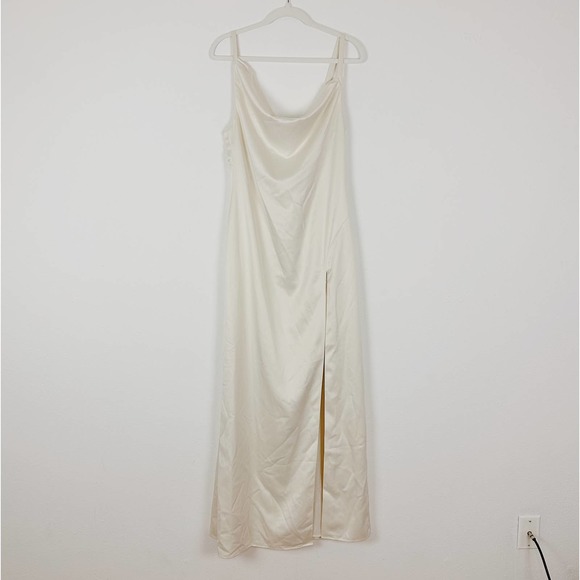 NWT Camila Coelho Reyna‎ Pearl White Satin Maxi Dress Size Medium - Picture 6 of 10